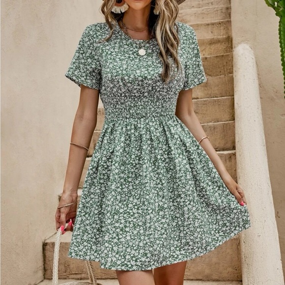 . Dresses & Skirts - Cottagecore Emerald Floral A-Line Dress